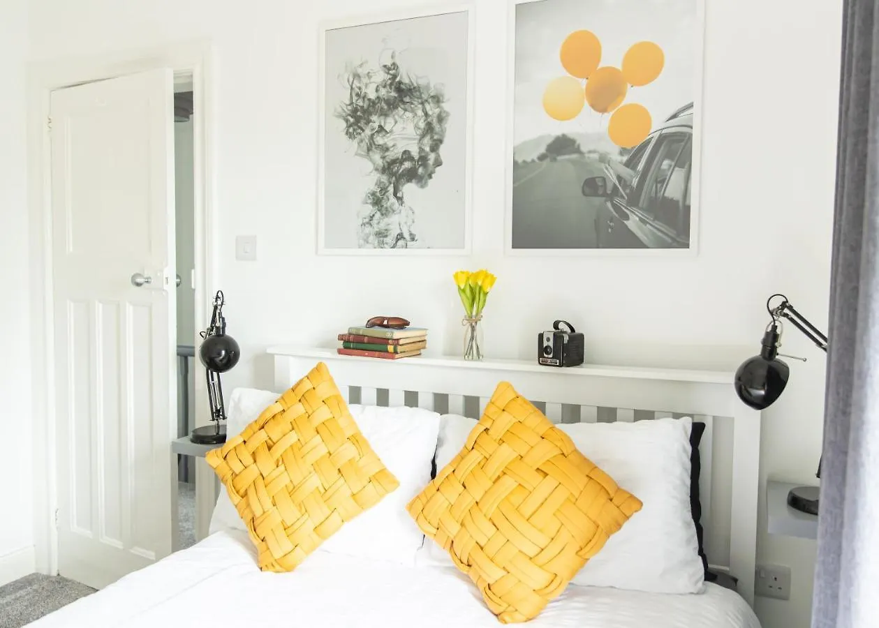 Holiday home Entire Family Home , Large Rear Garden And Free Parking Belfast United Kingdom