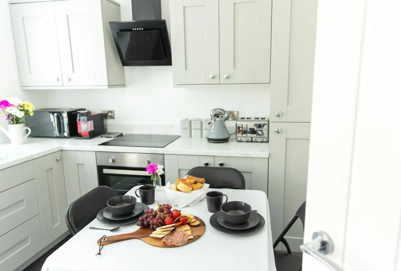 Holiday home Entire Family Home , Large Rear Garden And Free Parking Belfast
