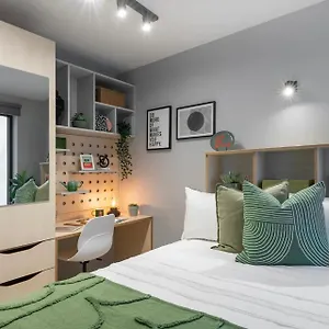 Student Only And Private Ensuites At Alma Place In Appartamento
