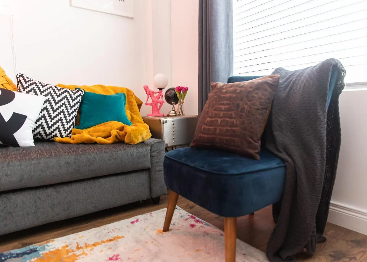 Vakantiehuis Entire Family Home , Large Rear Garden And Free Parking Belfast